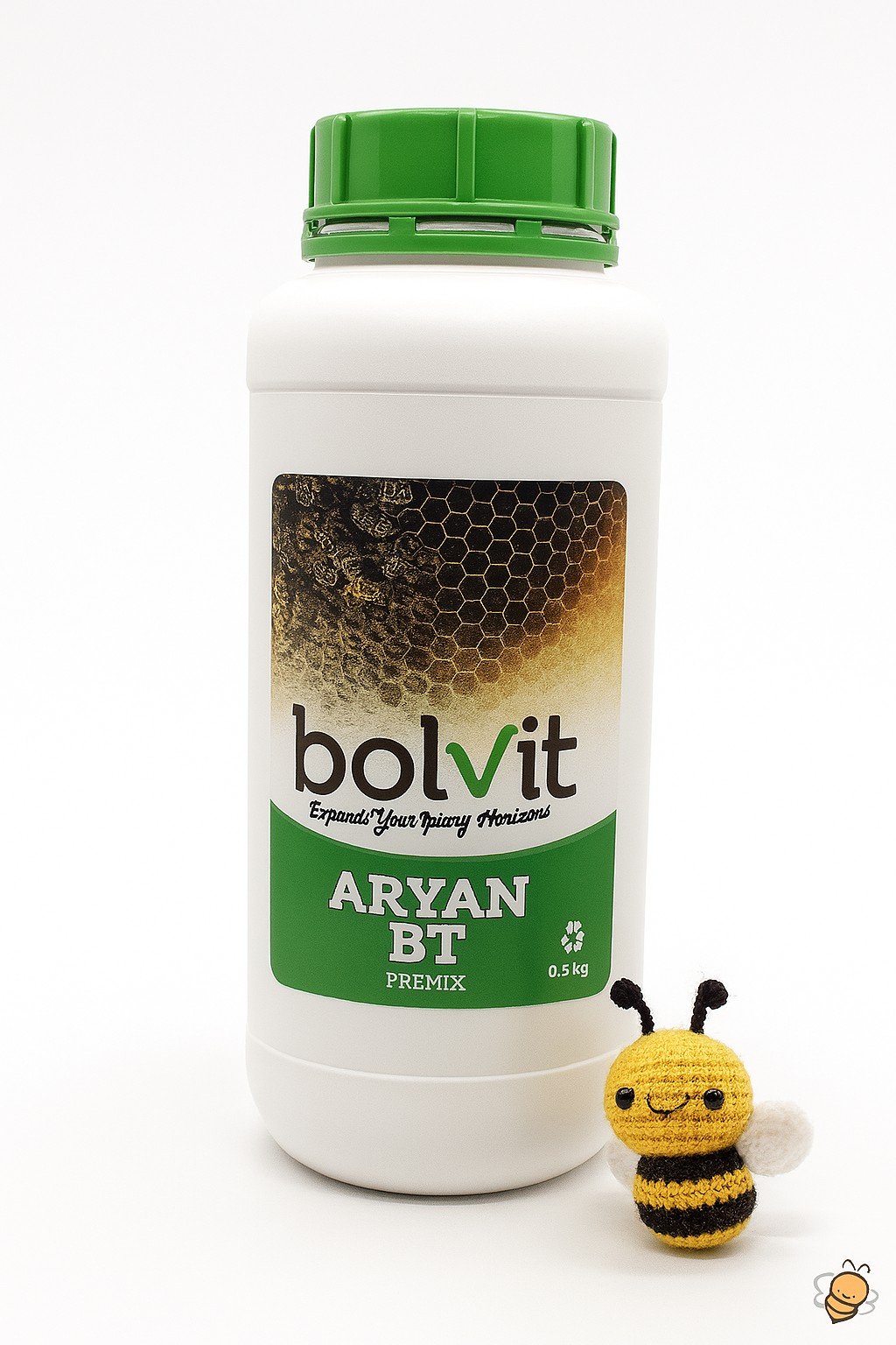 Flasche Bolvit Aryan BT 1 l Flüssigkonzentrat gegen Nosemose bei Bienen vor weißem Hintergrund