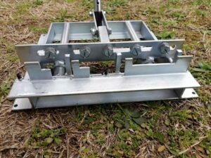 Bušač i utiskivač nitni , bočno bušenje- pocinčani sa pomičnim iglama/ zakovica u 4-5 rupa za LR, DB okvire /BEE HIVE FRAME EYELET HOLE PUNCH 4-5 holes for LR, DB – Bild 4