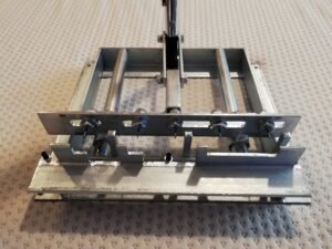 Bušač i utiskivač nitni , bočno bušenje- pocinčani sa pomičnim iglama/ zakovica u 4-5 rupa za LR, DB okvire /BEE HIVE FRAME EYELET HOLE PUNCH 4-5 holes for LR, DB – Bild 8