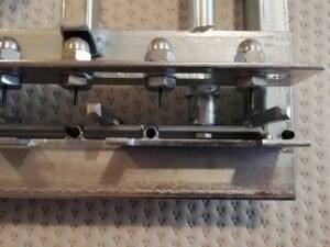 Bušač i utiskivač nitni , bočno bušenje- pocinčani sa pomičnim iglama/ zakovica u 4-5 rupa za LR, DB okvire /BEE HIVE FRAME EYELET HOLE PUNCH 4-5 holes for LR, DB – Bild 9